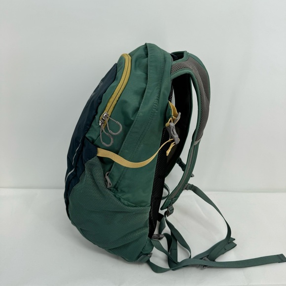 Osprey Daylight Duffle Hiking Backpack Green Unisex - Picture 2 of 13
